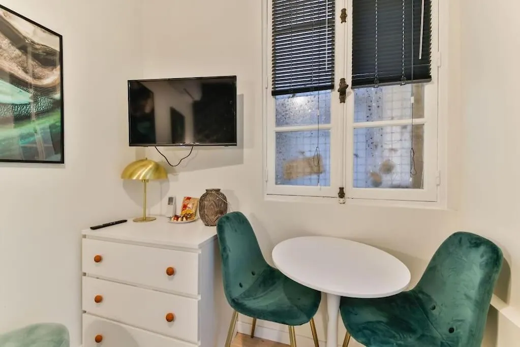 0#Studio 2Pers#Champs Elysees#Arc De Triomphe Paris 0*,  France